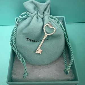 🌸🌸 Authentic Tiffany & Co. Twist Heart Key